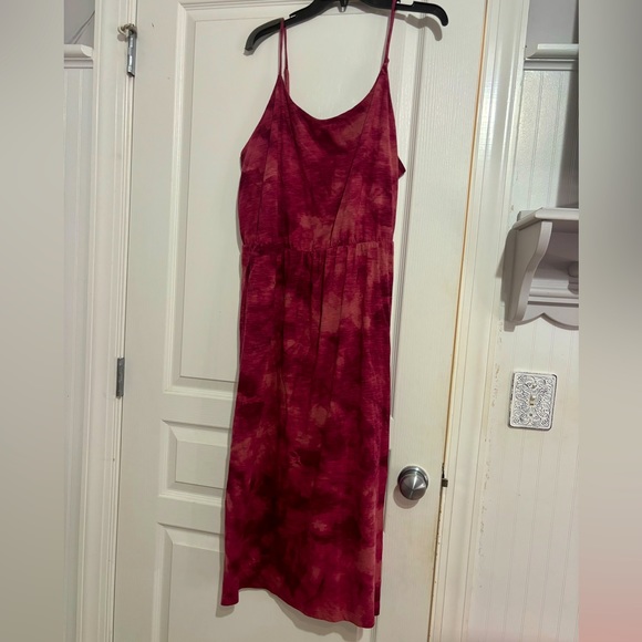 Old Navy Dresses & Skirts - EUC Old Navy Red Tie Dye Dress